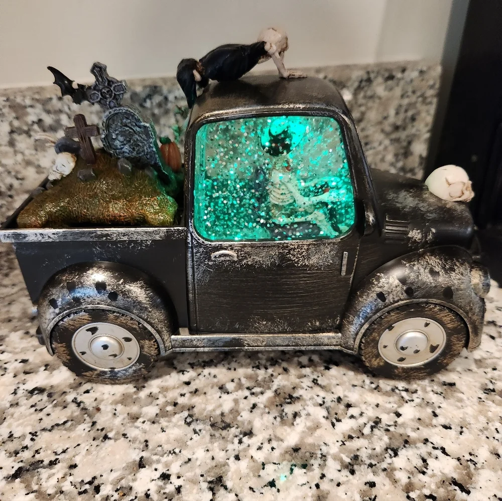 Cracker Barrel Halloween Skeleton Snow Globe Truck. New - Picture 5 of 6